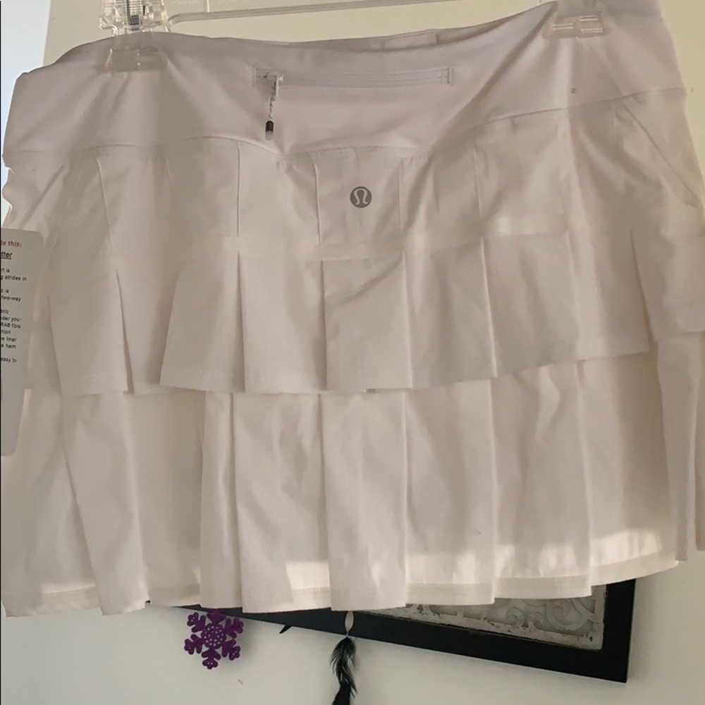 Lululemon Size 8 white run pacesetter skirt